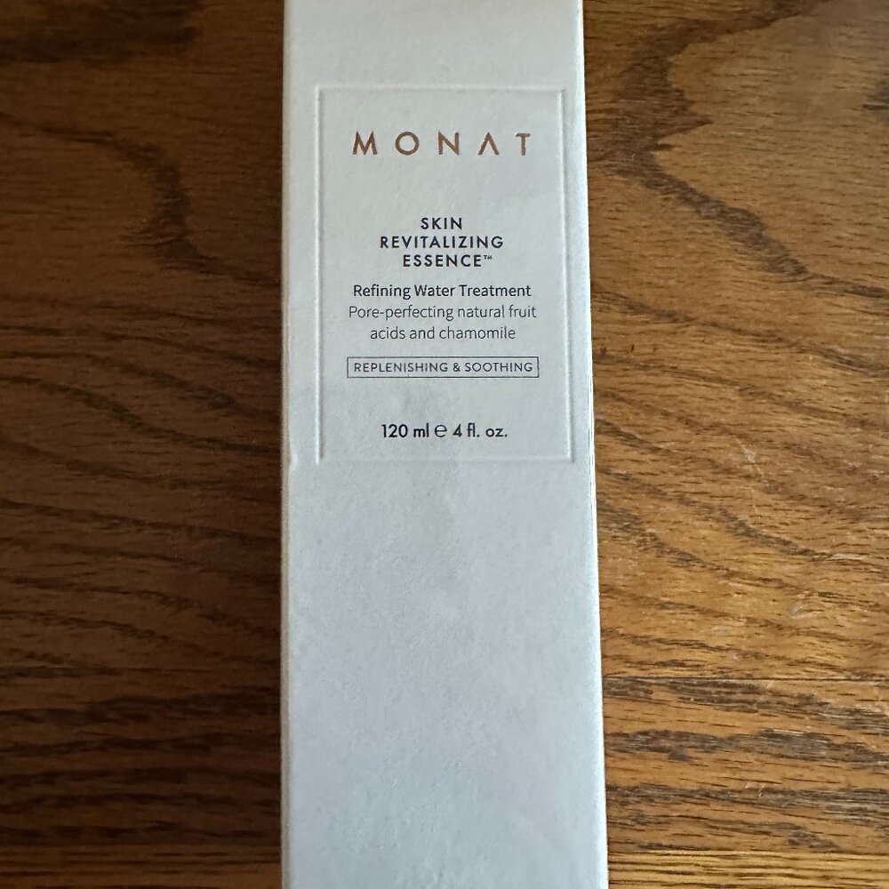 Monat skin revitalizing essense